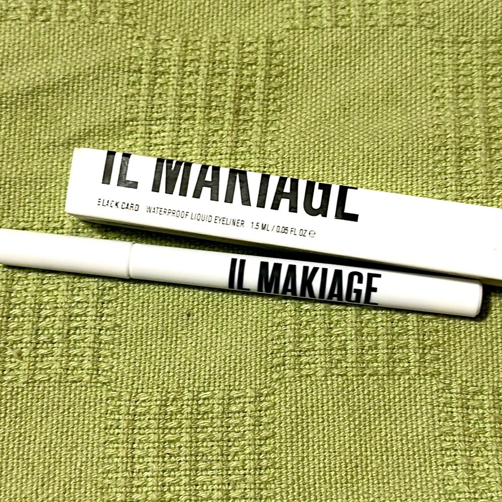 IL Makiage- Black card- liquid eyeliner